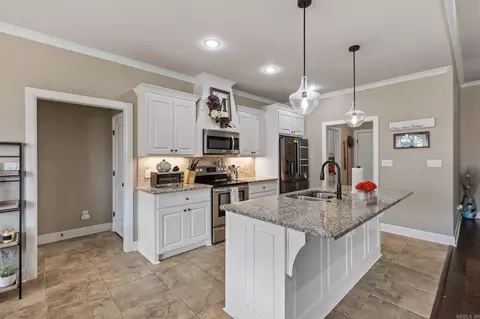 Kitchen - 500 Creekside Cv, Bryant, AR 72022 photo 4 of 5