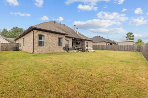 Exterior - 500 Creekside Cv, Bryant, AR 72022 photo 9 of 11