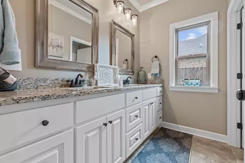 Bath - 500 Creekside Cv, Bryant, AR 72022 photo 6 of 6