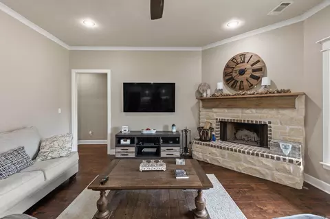 Living - 500 Creekside Cv, Bryant, AR 72022 photo 5 of 5