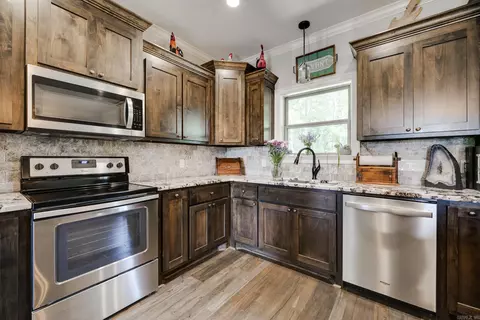 Kitchen - 123 Greystone Dr, Greenbrier, AR 72058 photo 5 of 6