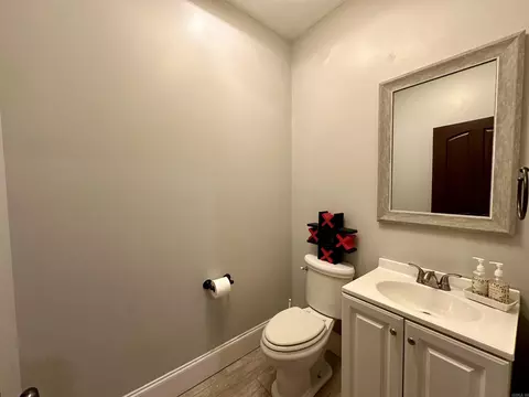 Bath - 233 Brandon Dr, Mountain View, AR 72560 photo 6 of 6
