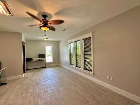 Living - 233 Brandon Dr, Mountain View, AR 72560 photo 4 of 4