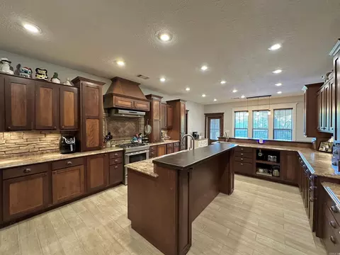 Kitchen - 233 Brandon Dr, Mountain View, AR 72560 photo 1 of 5
