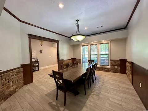 Dining - 233 Brandon Dr, Mountain View, AR 72560 photo 2 of 2