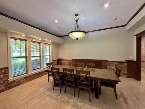 Dining - 233 Brandon Dr, Mountain View, AR 72560 photo 1 of 2