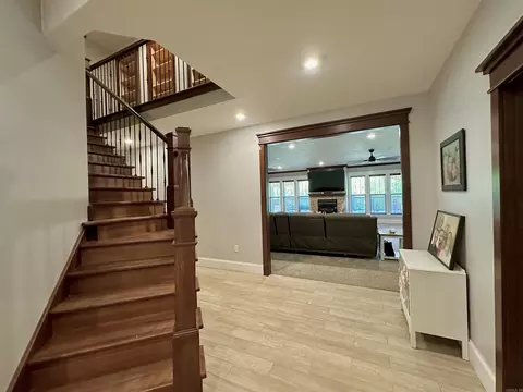 Entry Way - 233 Brandon Dr, Mountain View, AR 72560 photo 2 of 3