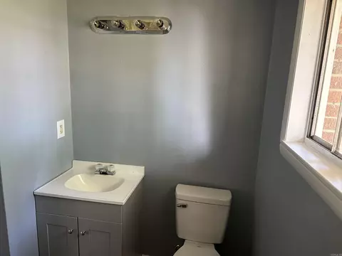 Bath - 1203 Brentwood Dr, Pine Bluff, AR 71601 photo 1 of 3
