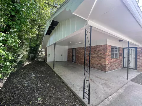 Exterior - 1203 Brentwood Dr, Pine Bluff, AR 71601 photo 4 of 5
