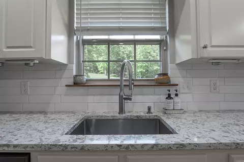 Kitchen - 17 Jonathon Cv, Cabot, AR 72023 photo 6 of 6