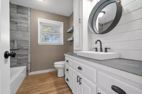 Bath - 10260 Zuber Rd, Alexander, AR 72002 photo 1 of 5