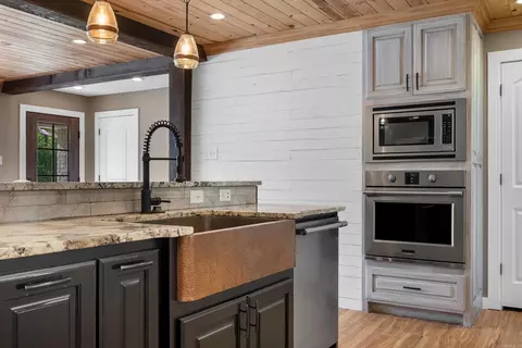 Kitchen - 10260 Zuber Rd, Alexander, AR 72002 photo 3 of 5
