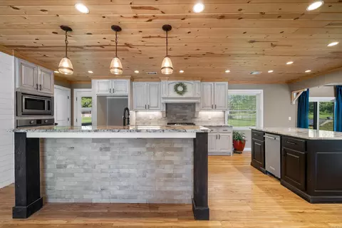 Kitchen - 10260 Zuber Rd, Alexander, AR 72002 photo 1 of 5