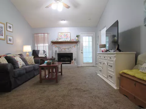 Living - 1100 Edgewood Dr, Bryant, AR 72022 photo 2 of 3