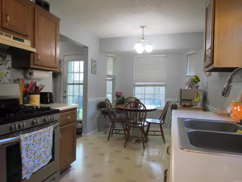 Kitchen - 1100 Edgewood Dr, Bryant, AR 72022 photo 4 of 4