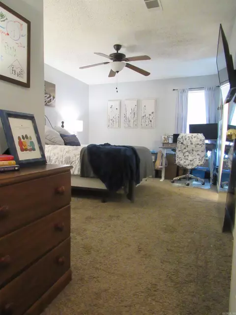 Bedroom - 1100 Edgewood Dr, Bryant, AR 72022 photo 5 of 9