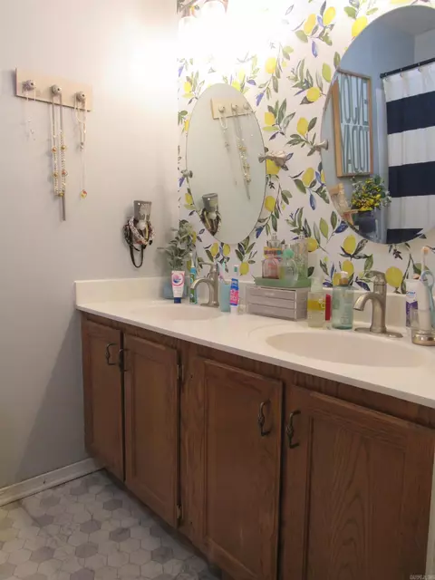 Bath - 1100 Edgewood Dr, Bryant, AR 72022 photo 5 of 6