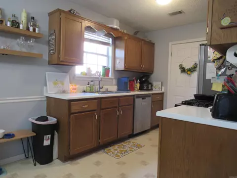 Kitchen - 1100 Edgewood Dr, Bryant, AR 72022 photo 3 of 4