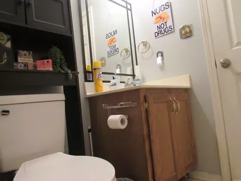 Bath - 1100 Edgewood Dr, Bryant, AR 72022 photo 3 of 6