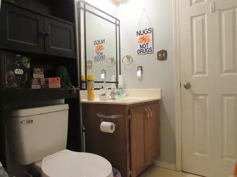 Bath - 1100 Edgewood Dr, Bryant, AR 72022 photo 2 of 6