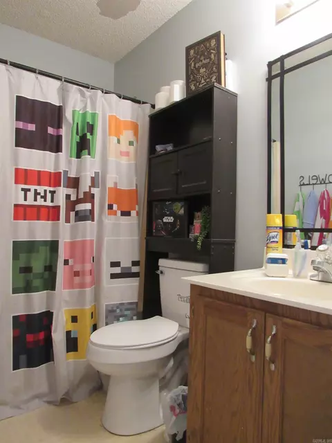 Bath - 1100 Edgewood Dr, Bryant, AR 72022 photo 1 of 6