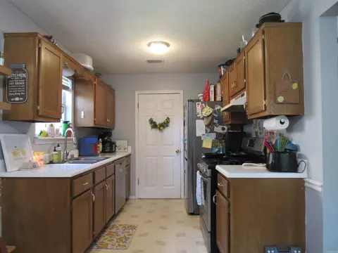 Kitchen - 1100 Edgewood Dr, Bryant, AR 72022 photo 2 of 4