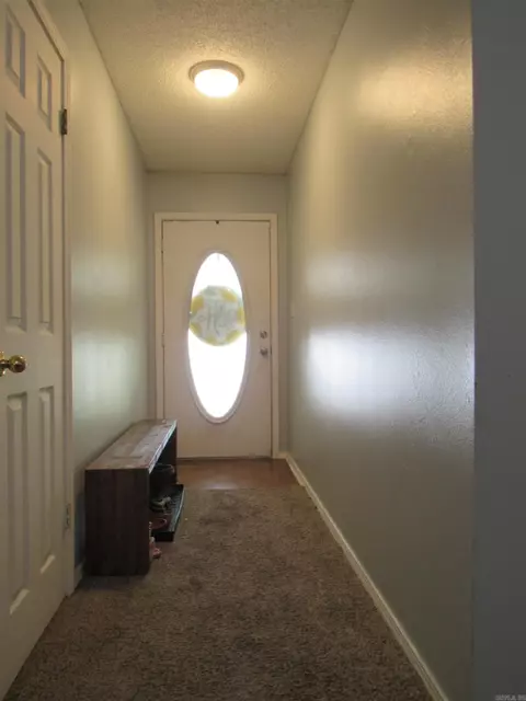 Entry Way - 1100 Edgewood Dr, Bryant, AR 72022 photo 1 of 2