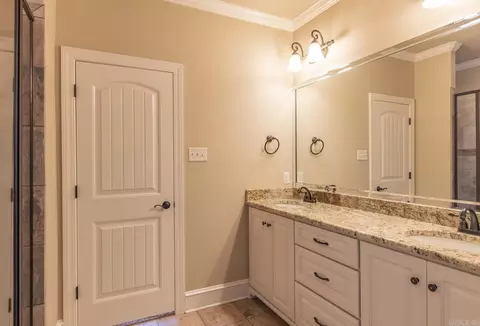 Bath - 2809 Darrel Dr, Bryant, AR 72022 photo 2 of 5