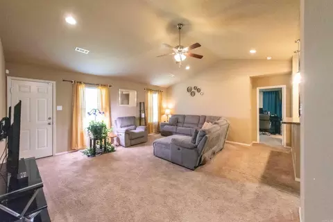 1090 Meadows Edge Dr, Alexander, AR 72002 photo 5