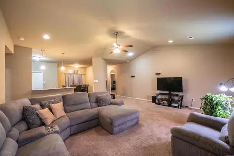 1090 Meadows Edge Dr, Alexander, AR 72002 photo 7