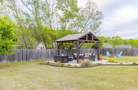Exterior - 310 Creekside Cv, Bryant, AR 72022 photo 9 of 13