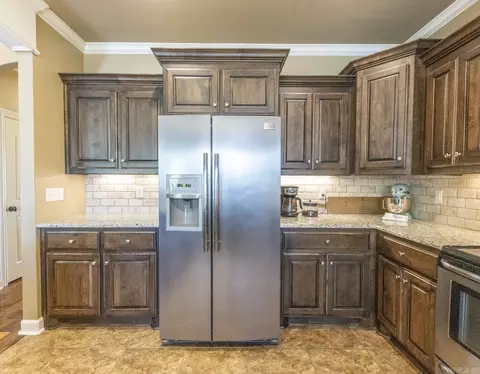 Kitchen - 310 Creekside Cv, Bryant, AR 72022 photo 5 of 6