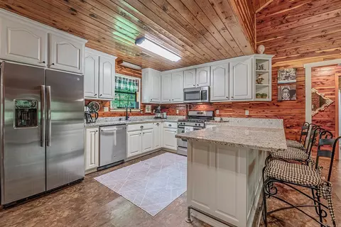 Kitchen - 155 School House Rd, Beebe, AR 72012 photo 1 of 6