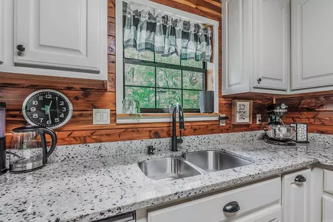 Kitchen - 155 School House Rd, Beebe, AR 72012 photo 4 of 6