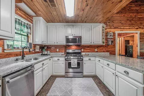 Kitchen - 155 School House Rd, Beebe, AR 72012 photo 3 of 6
