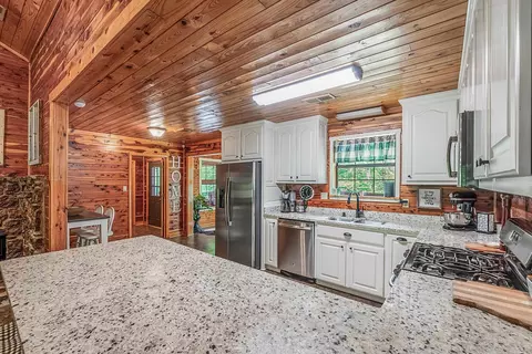 Kitchen - 155 School House Rd, Beebe, AR 72012 photo 2 of 6