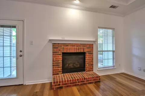 Living - 4208 Donna Dr, Benton, AR 72015 photo 4 of 5