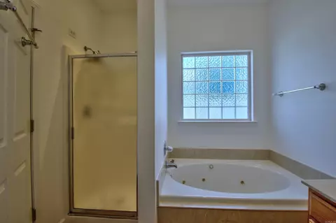 Bath - 4208 Donna Dr, Benton, AR 72015 photo 2 of 2