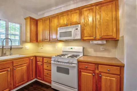 Kitchen - 4208 Donna Dr, Benton, AR 72015 photo 4 of 7