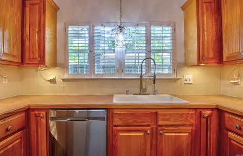 Kitchen - 4208 Donna Dr, Benton, AR 72015 photo 7 of 7