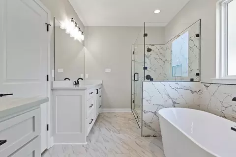 Bath - 214 King Rd, Benton, AR 72019 photo 4 of 8