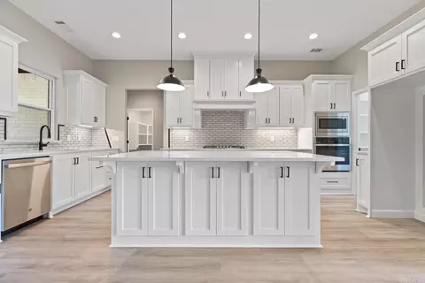 Kitchen - 214 King Rd, Benton, AR 72019 photo 1 of 5