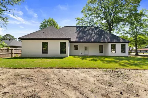 Exterior - 214 King Rd, Benton, AR 72019 photo 4 of 6