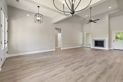 Living - 214 King Rd, Benton, AR 72019 photo 2 of 4