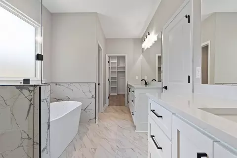 Bath - 214 King Rd, Benton, AR 72019 photo 5 of 8