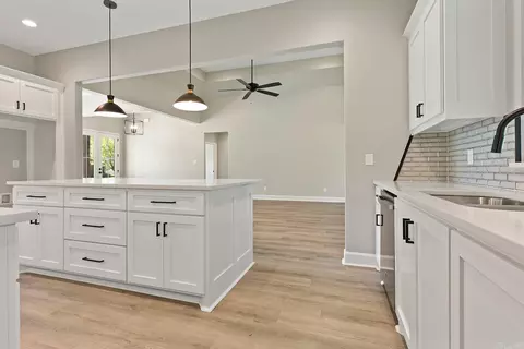Kitchen - 214 King Rd, Benton, AR 72019 photo 5 of 5