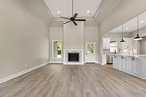 Living - 214 King Rd, Benton, AR 72019 photo 3 of 4