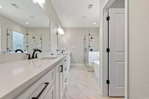 Bath - 214 King Rd, Benton, AR 72019 photo 6 of 8