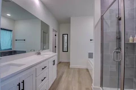 Bath - 10 Opie Ct, Cabot, AR 72023 photo 1 of 4