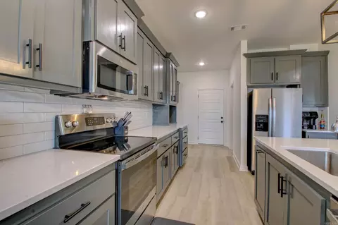 Kitchen - 10 Opie Ct, Cabot, AR 72023 photo 6 of 7